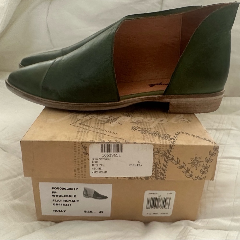 Brand New Free People Flat Royale Size 39 (Womens US 9). Color: Holly